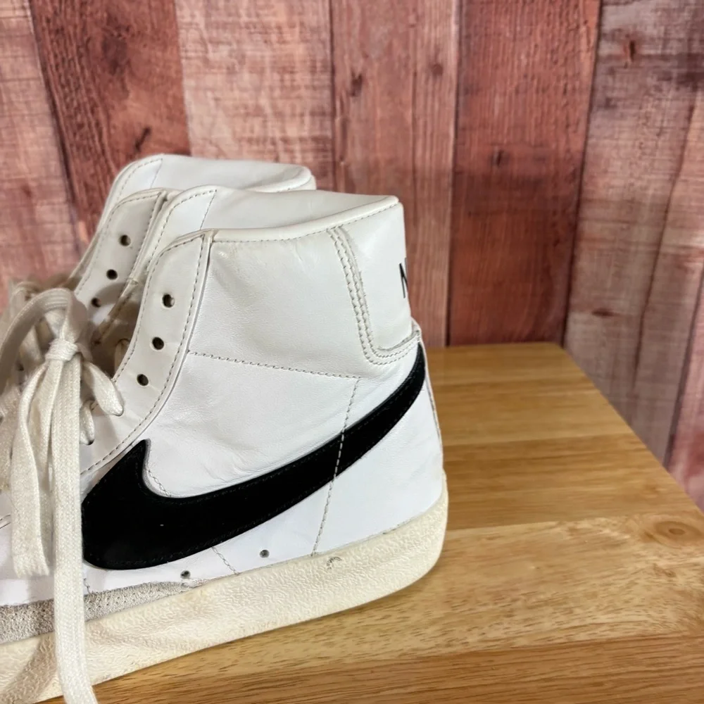 Nike White Blazer Mid 77‎ Sneakers Size 7